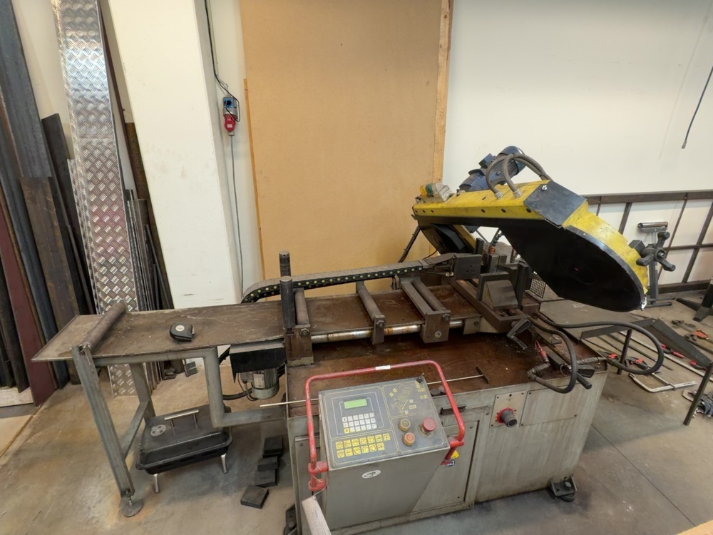 1574918-1 Metal band saw – FMB Zeus with roller conveyor