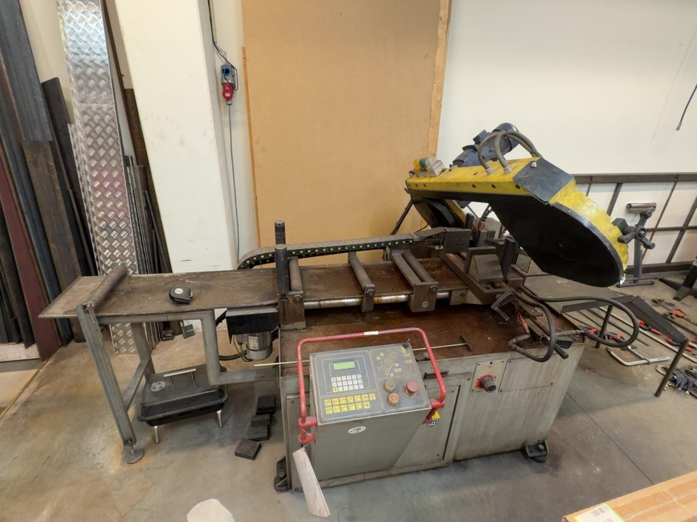 1574918-2 Metal band saw – FMB Zeus with roller conveyor