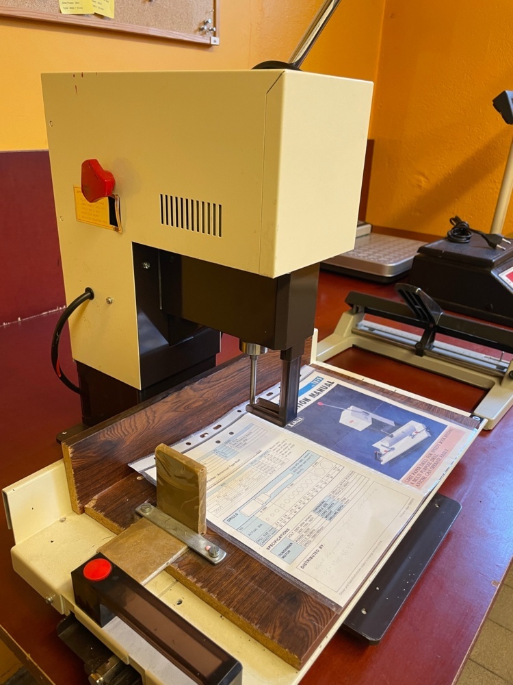 1535993-2 Paper drill and punch / Lindaco / Leitz