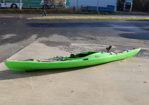 Kayak Riot Green