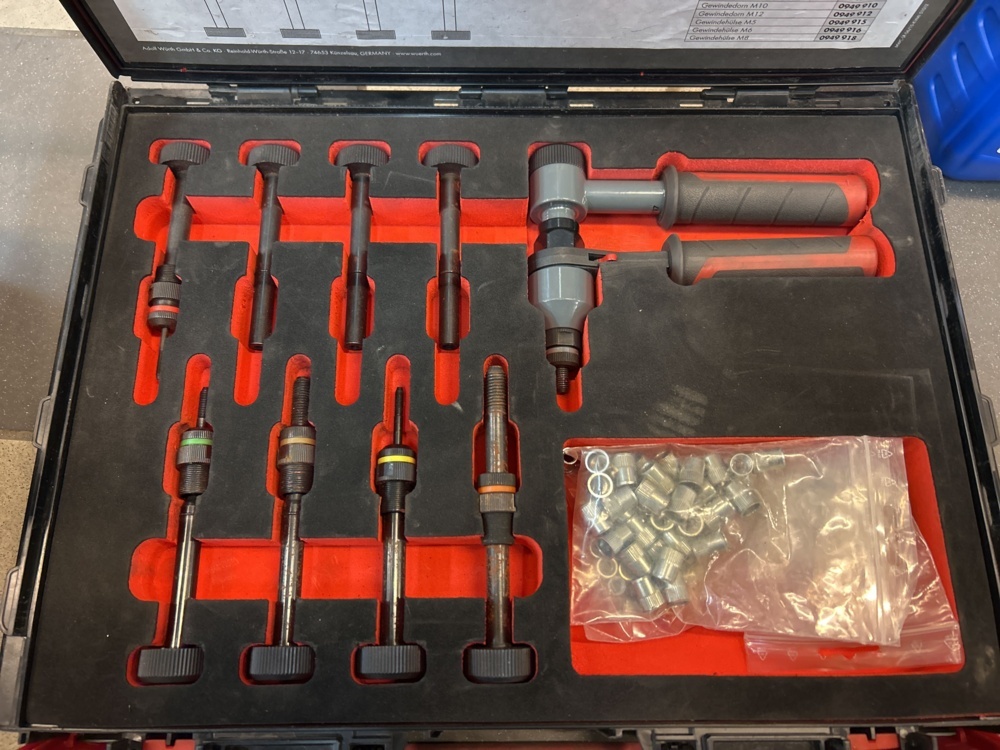 1574930-1 Blind riveter with accessories – Würth HES 412