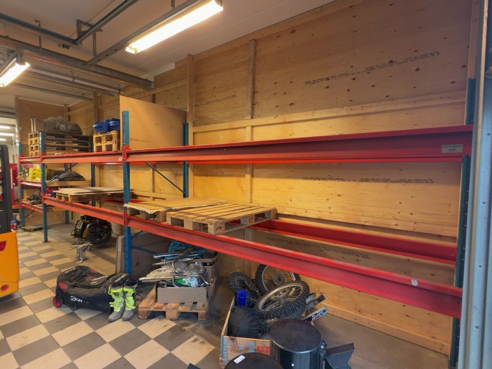 1574937-2 Pallet rack – 3 sections