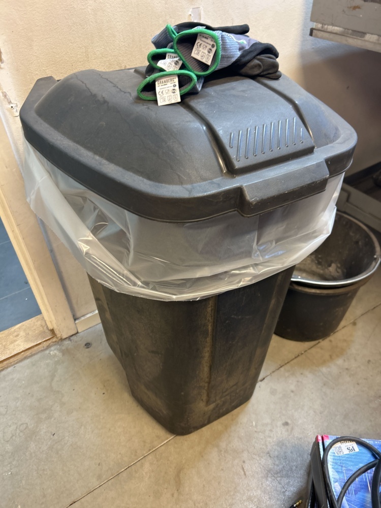 1574944-2 Rubbish bins 4 pcs - Curver 110 L