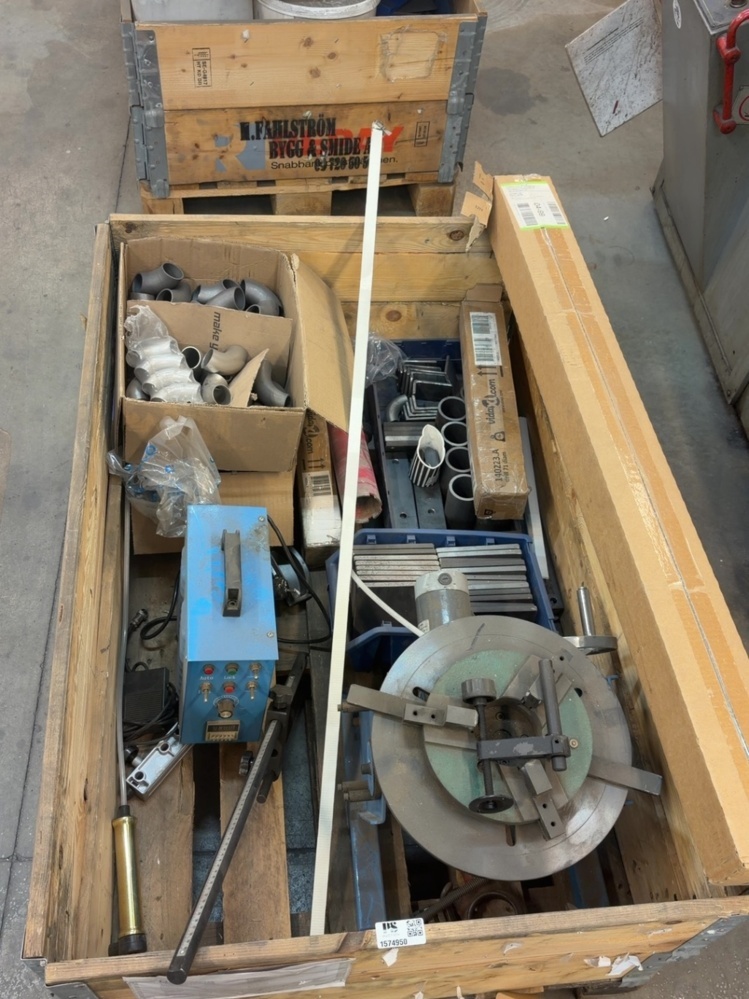 1574950-1 Pallet with contents - pipe rack with material