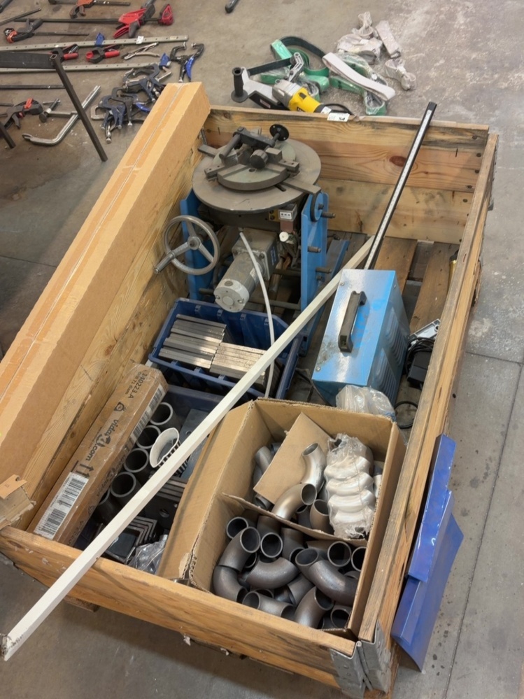 1574950-2 Pallet with contents - pipe rack with material