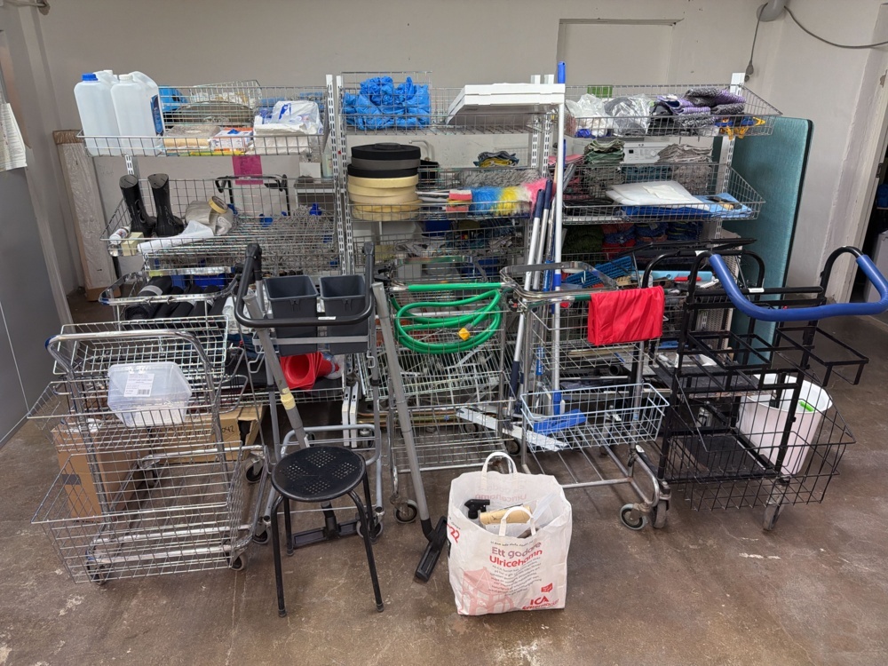 1594718-1 Larger collection of cleaning carts, cleaning equipment and wire shelves