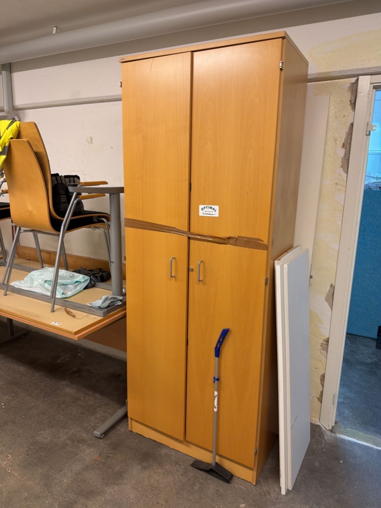 1594721-2 Collection of miscellaneous office furniture