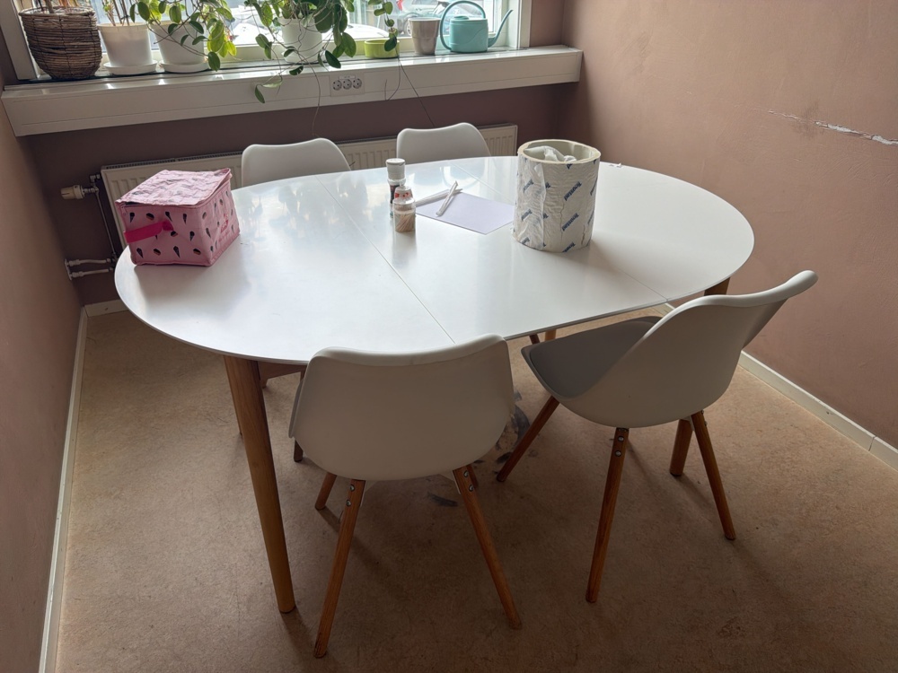 1594728-2 Kitchen table with 4 chairs, capsule machine and kettle