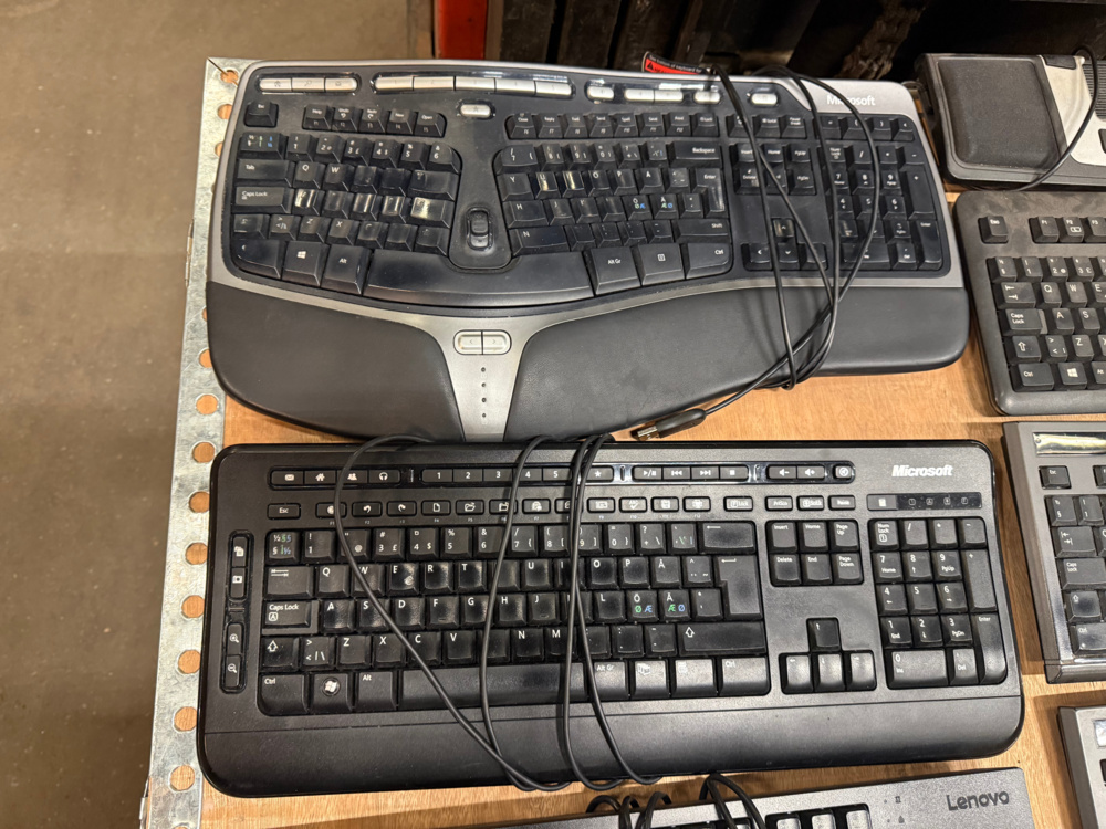 1496589-2 Parti med tangentbord