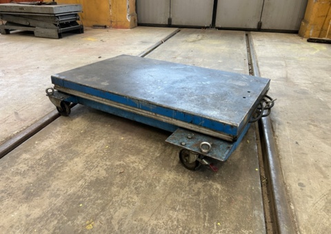 Elektriskt lyftbord på hjul