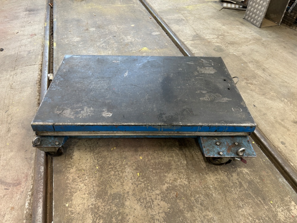 1598301-2 Elektriskt lyftbord på hjul