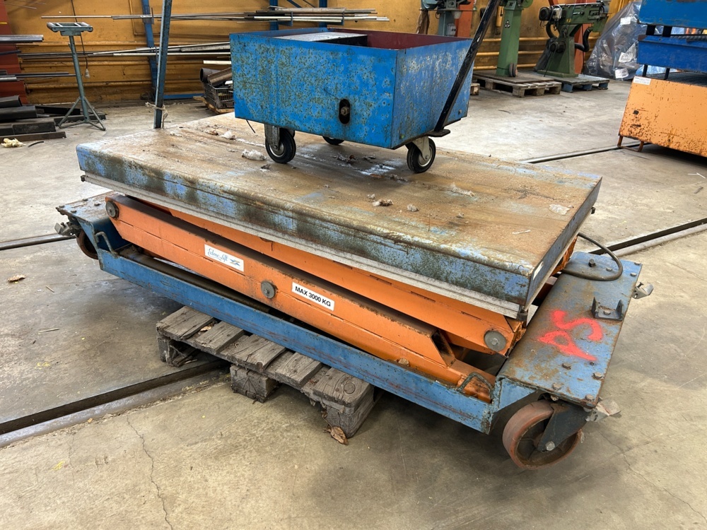 1598303-1 Motordrivet lyftbord på hjul – EdmoLift