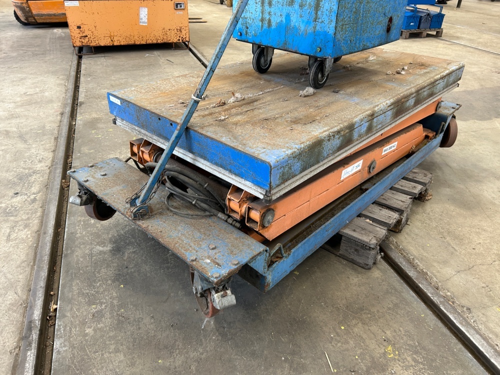 1598303-2 Motordrivet lyftbord på hjul – EdmoLift