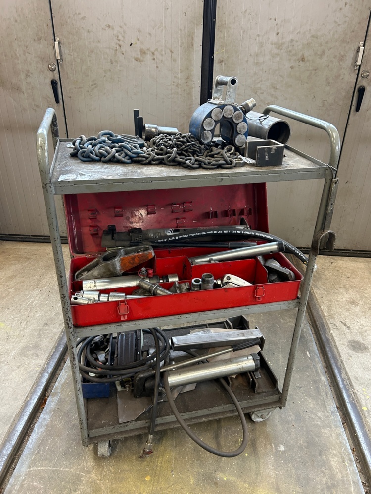 1598306-1 Rullvagn med hydraulutrustning m.m.