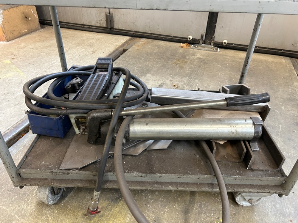 1598306-2 Rullvagn med hydraulutrustning m.m.