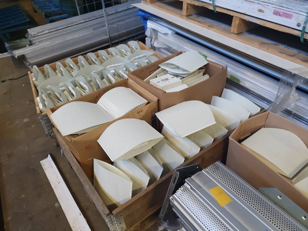 1598827-2 Wall lighting – 70 pcs – W:100 mm L:300 mm H:280 mm