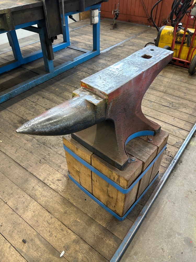 1598311-2 Städ på träfundament