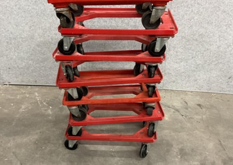 7 pcs. plates with wheels