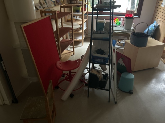 1545089-6 Parti med möbler, förvaring, husgeråd och övrig inredning