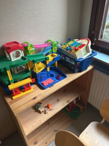 1545089-17 Parti med möbler, förvaring, husgeråd och övrig inredning