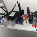 1545090-7 Samling med kontorsmöbler, elektronik och övrigt innehåll