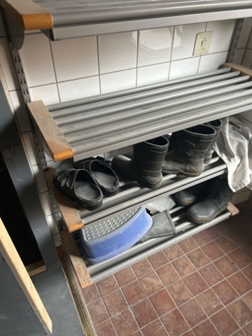 1545091-14 Omklädningsmöbler, skohyllor och vägginredning