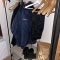 1545092-11 Hyllor, kläder, skor och övrigt förrådsinnehåll