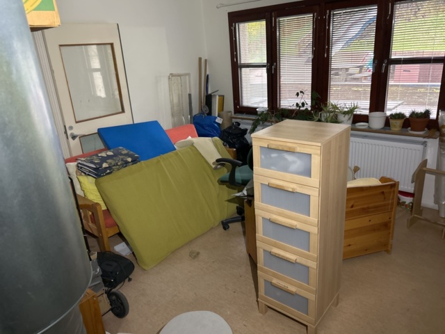1545093-2 Möbler, husgeråd och övrigt rumsinnehåll