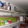 1545095-3 Hyllor och diverse förrådsinnehåll