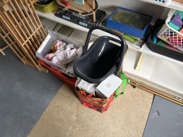 1545100-18 Möbler, leksaker, förvaring och övrigt rumsinnehåll