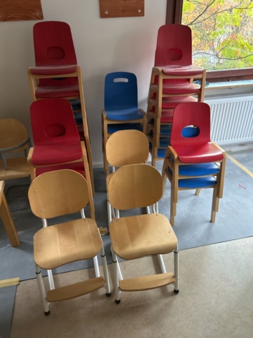 1545102-17 Möbler, spel, pysselmaterial och övrigt rumsinnehåll