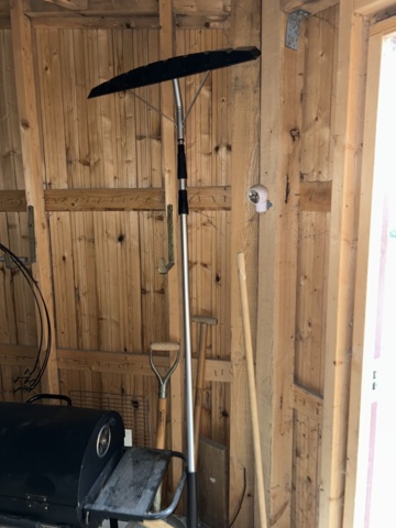 1545105-4 Trädgårdsutrustning, maskiner och övrigt förrådsinnehåll