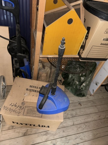 1545105-12 Trädgårdsutrustning, maskiner och övrigt förrådsinnehåll