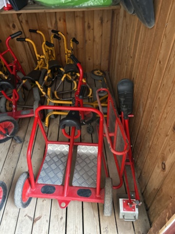 1545106-2 Cyklar, leksaker och trädgårdsredskap