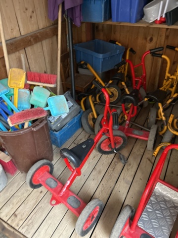 1545106-4 Cyklar, leksaker och trädgårdsredskap