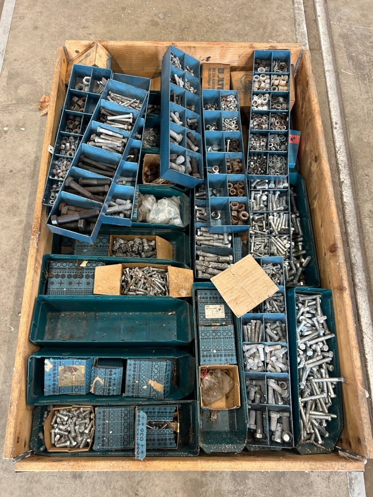 1598379-1 Parti med bultar, brickor, muttrar