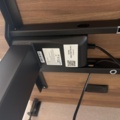 1566459-5 Elektriska höj- och sänkbara skrivbord 2 st med skärmvägg