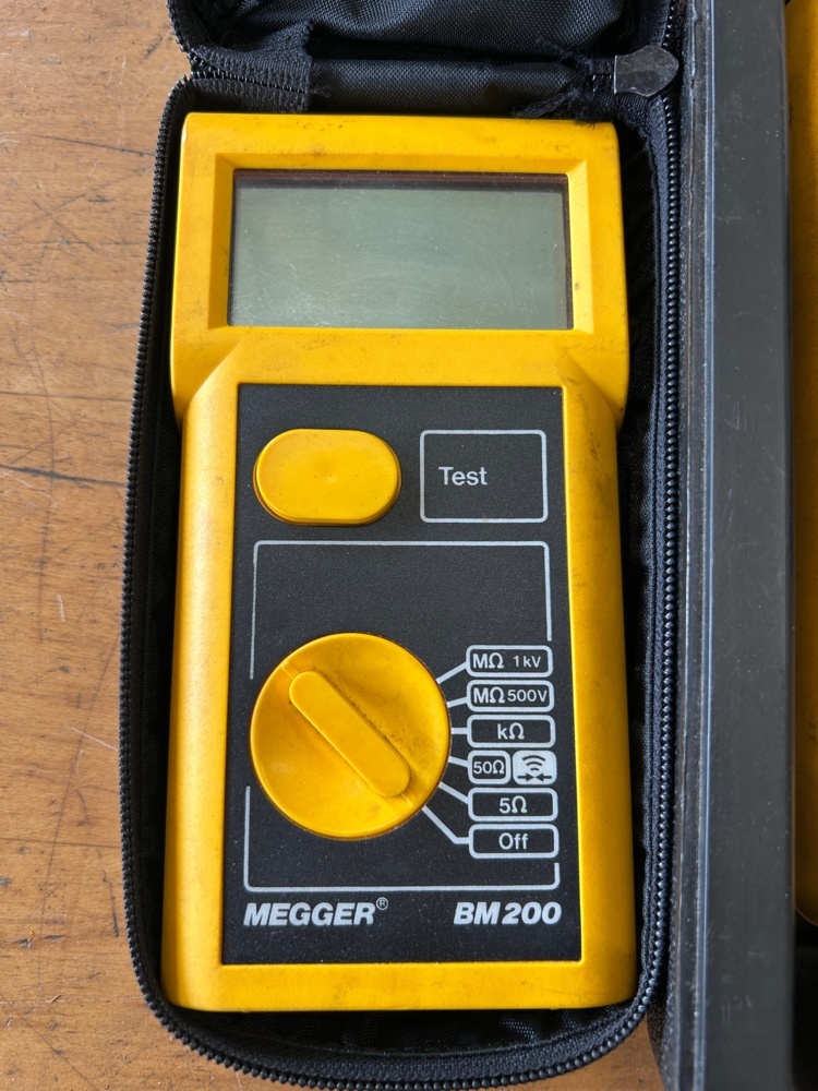 1598392-2 Mätinstrument Fluke och Megger med strömtång och tillbehör