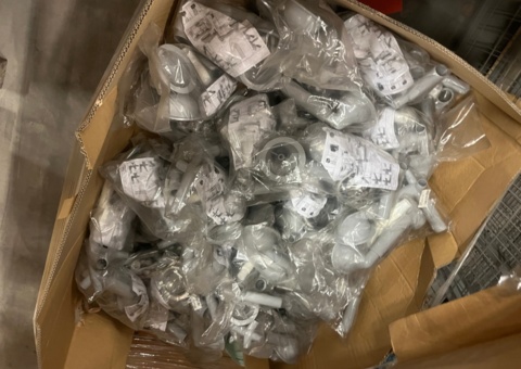 Lot of valves, water traps and associated plumbing parts - approx. 5 pallets