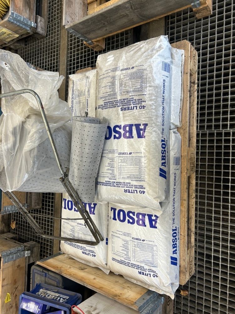 1598444-1 Absorberingsmaterial 4 säckar Absol á 40 liters m.m