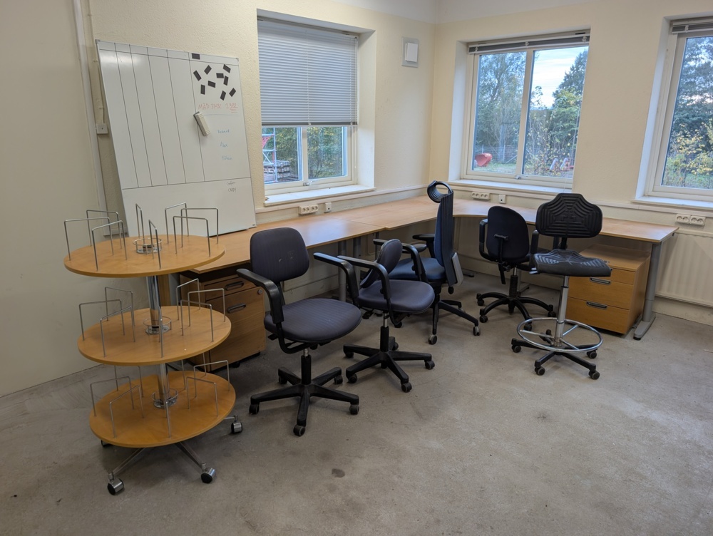 1598468-1 Kontorsmöbler - skrivbord, förvaringsmöbler, kontorsstolar m.m