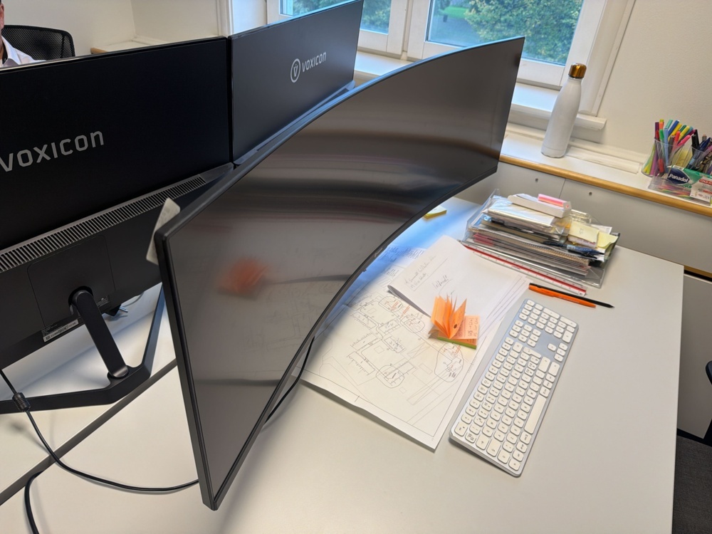 1594737-2 Välvd bildskärm 49" - Voxicon VXD-P49UWHD