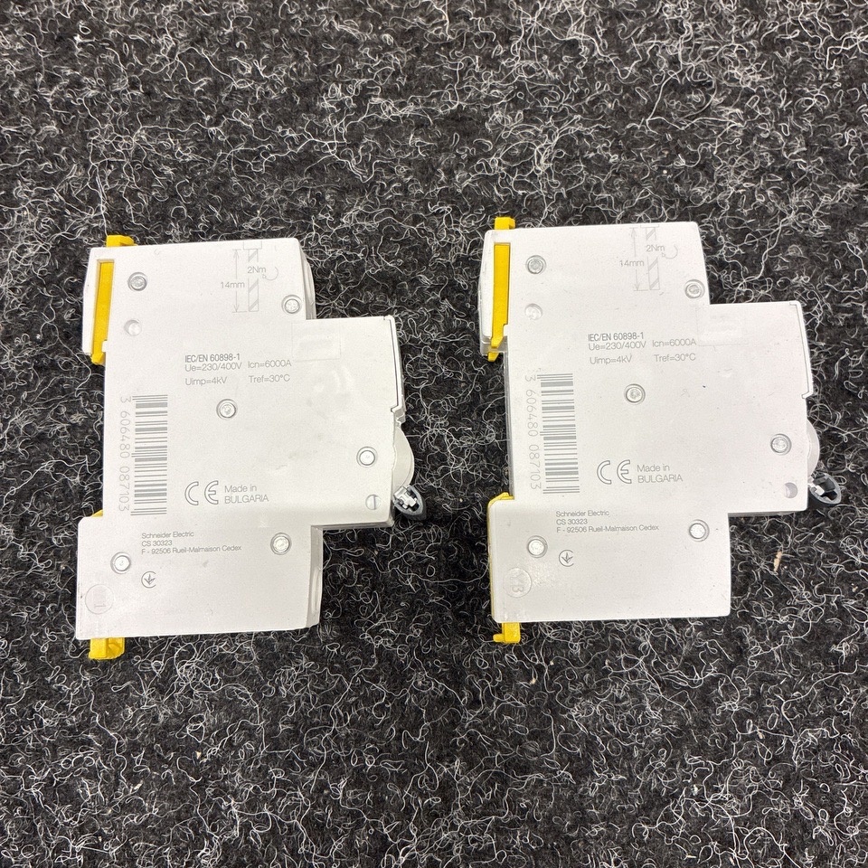 1599554-2 3 st Strömställare & automatsäkringar, Schneider Electric