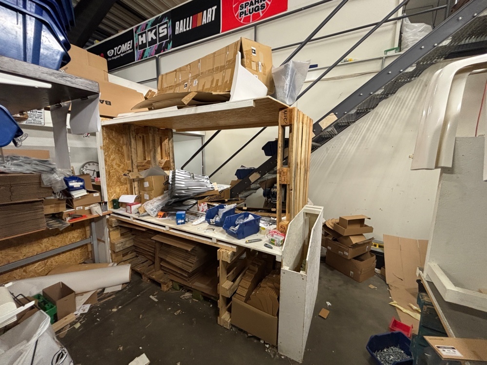 1599713-1 Egenbyggd packstation med packmaterial
