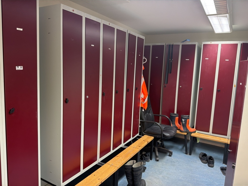 1594741-1 Changing room cabinets 9 pcs - AJ