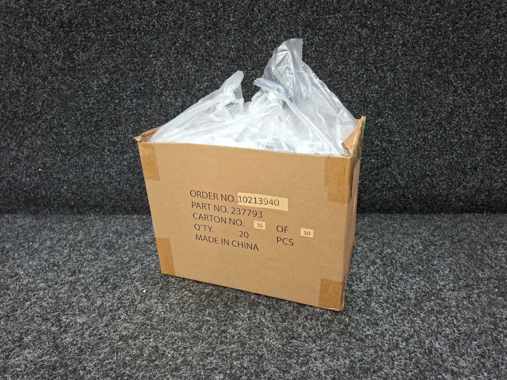 1598944-2 20 st Laddare 4-USE 230V 3USB 1USB-C UTTAG