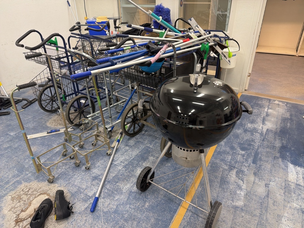 1594748-1 Cleaning carts, mop carts, cleaning tools and grill