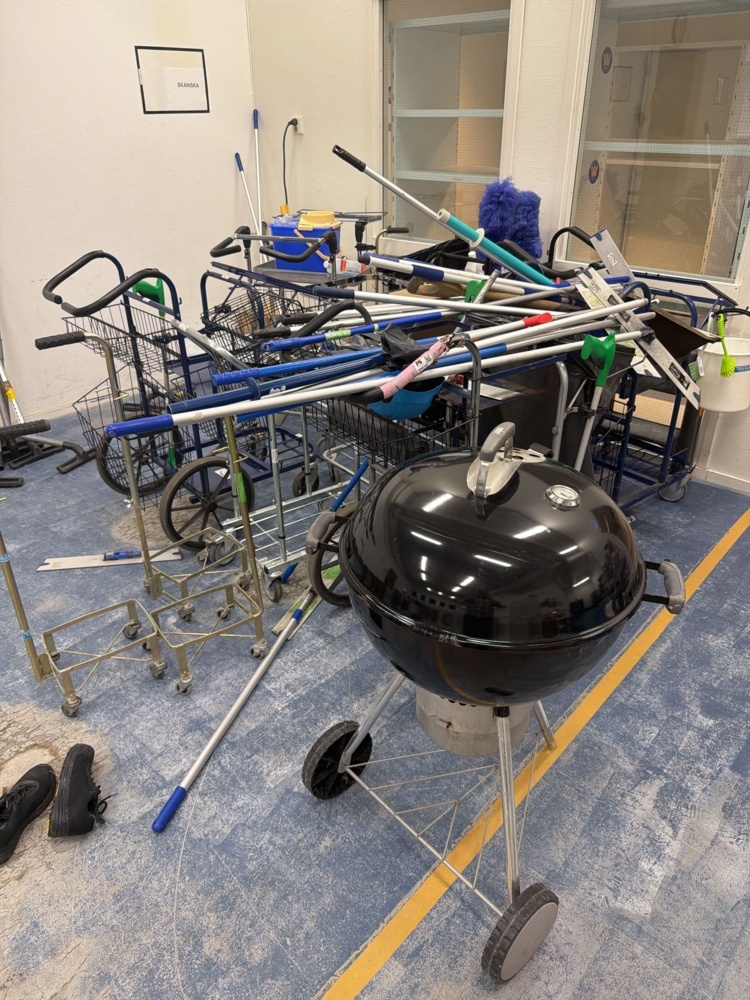 1594748-2 Cleaning carts, mop carts, cleaning tools and grill