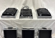 1588700 DJ-Bänk Pioneer 2 x CDJ2000 + 1 x DJM 900 NXS i Amptown singelcase