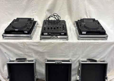 DJ-Bänk Pioneer 2 x CDJ2000 + 1 x DJM 900 NXS i Amptown singelcase